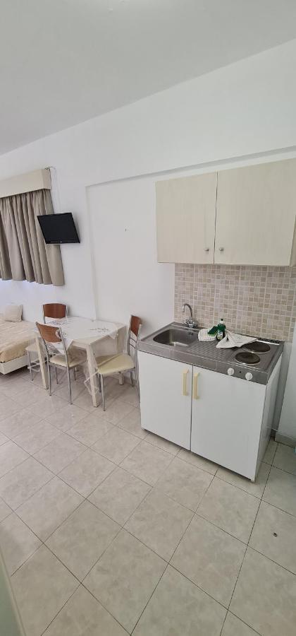 פליראקי Elarin Studios & Apartments מראה חיצוני תמונה